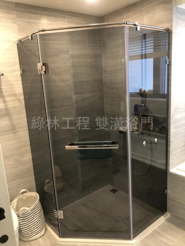 鑽石型淋浴拉門(五角型)|角落格局的最佳解法 3 鑽石五角型淋浴拉門 五邊形切角