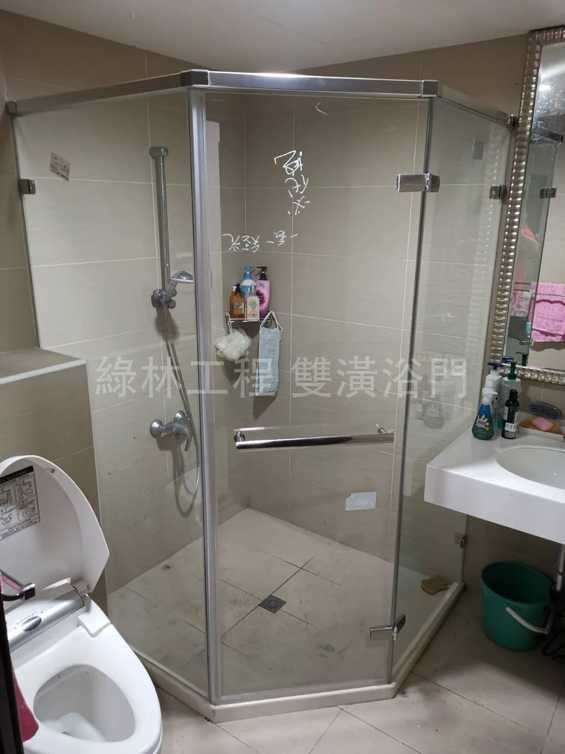 鑽石五角型淋浴拉門