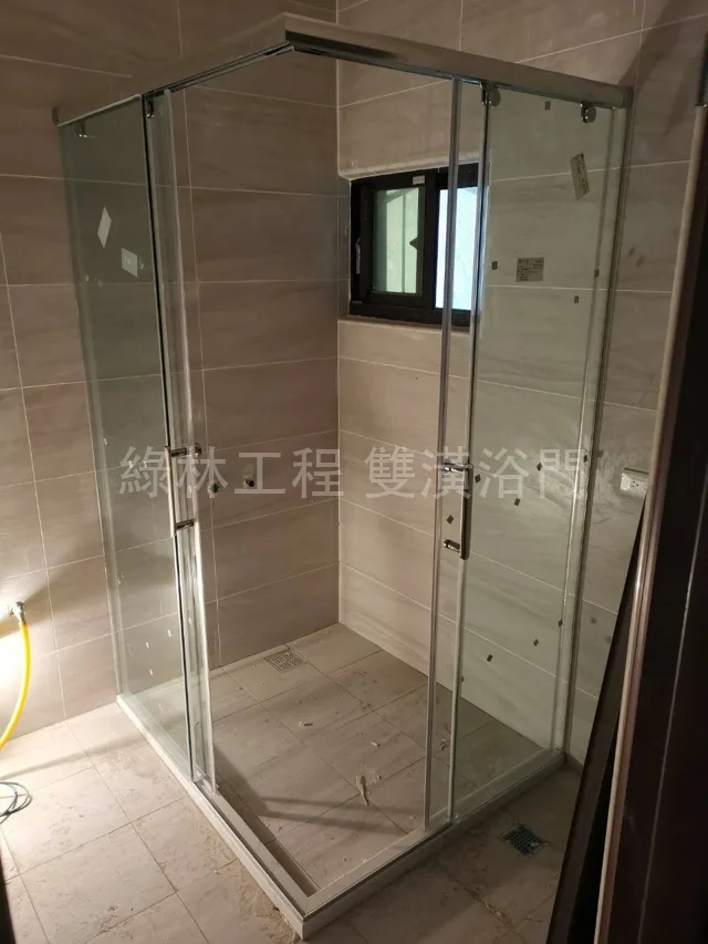 L型淋浴拉門|浴室在角落,就該這樣規劃 4 L型轉角清玻淋浴拉門