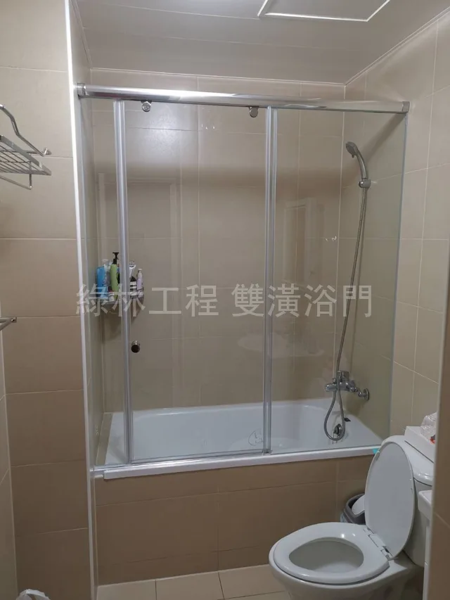 缸上淋浴拉門|不拆浴缸,也能做乾濕分離 6 缸上清玻橫拉淋浴拉門
